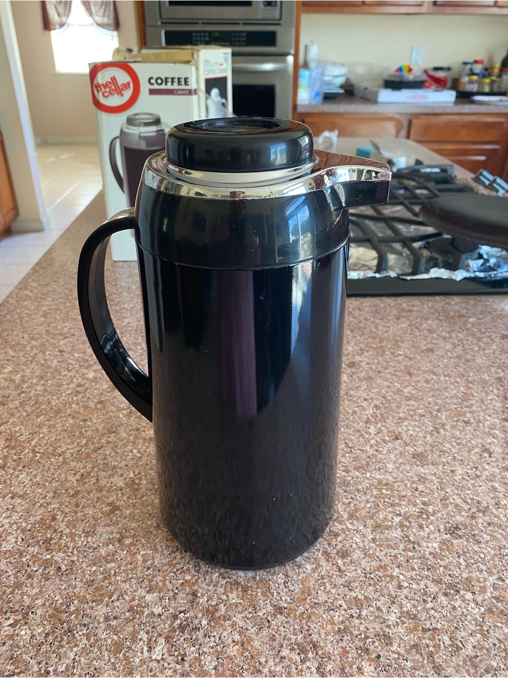 Thel Cellar Black Insulated Coffee Carafe with Handle